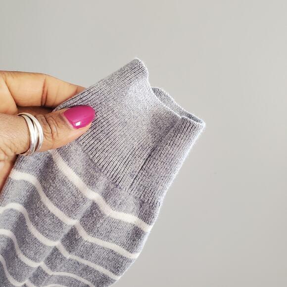 Old Navy Women's Striped Sweater Size L - Picture 4 of 6